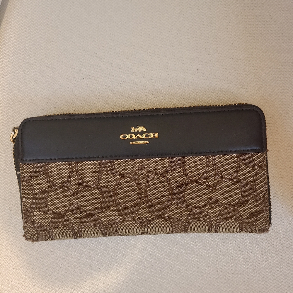 Authentic signature style Coach wallet